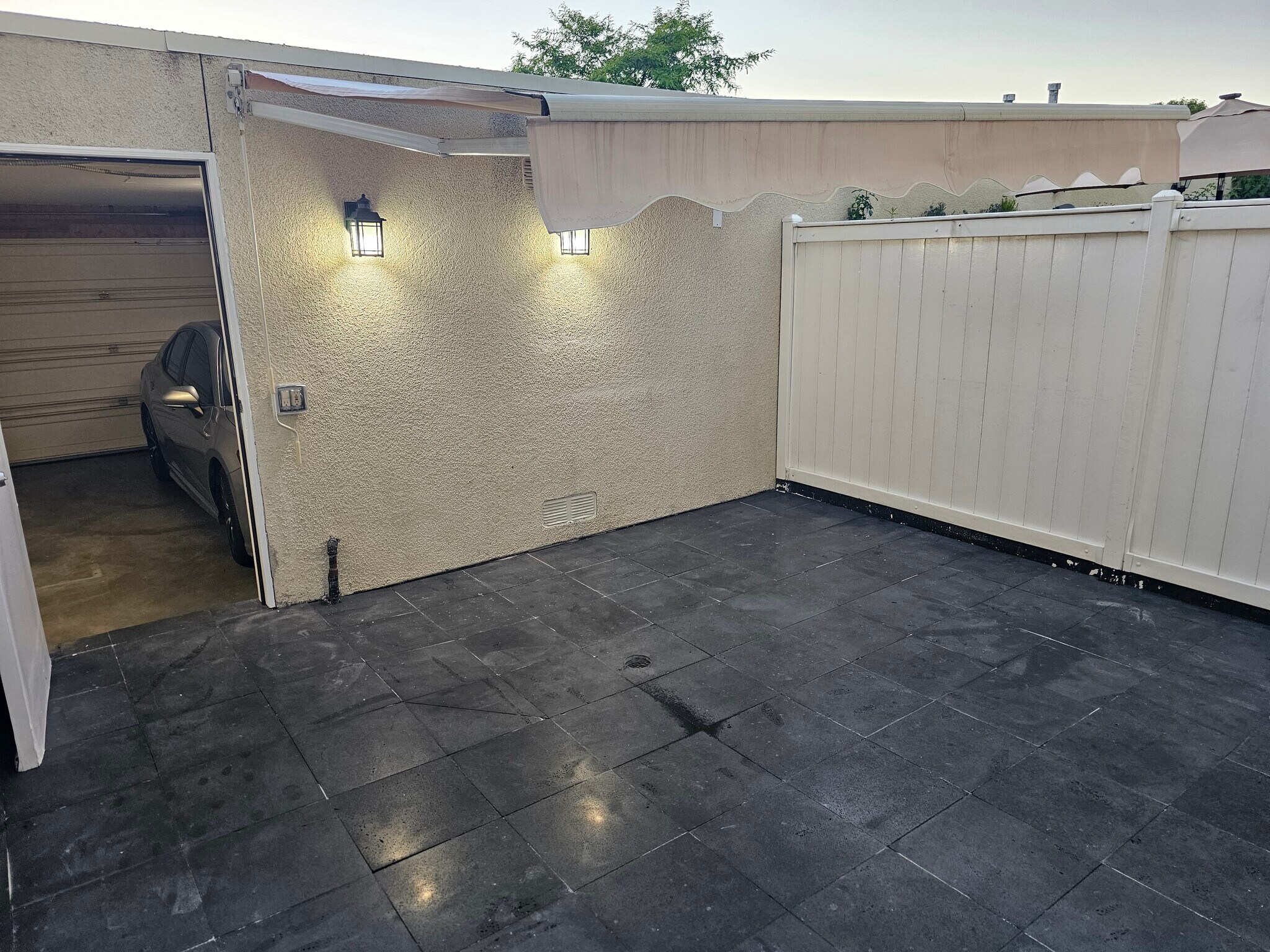 Building Photo - 6501 Vanalden Ave