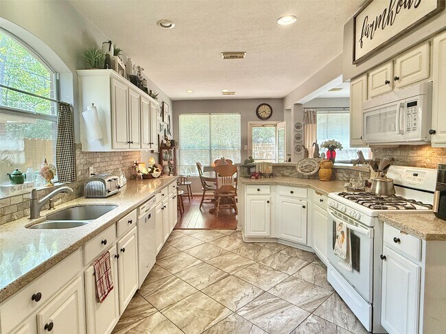 Building Photo - 176 S Holly Laurel Cir