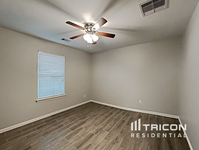 Building Photo - 10818 Harston Dr