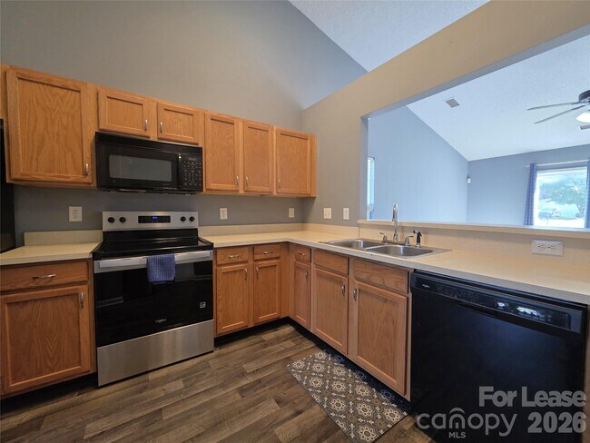 Building Photo - 8417 Appledale Dr