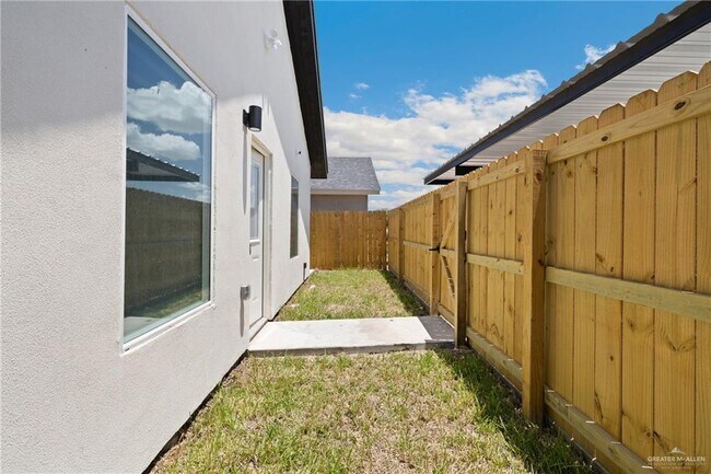 Building Photo - 30 Indian Creek Ave