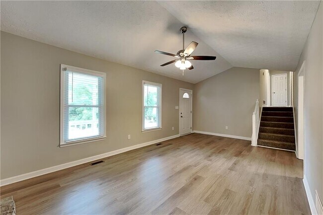 Building Photo - 450 Sumer Ln N