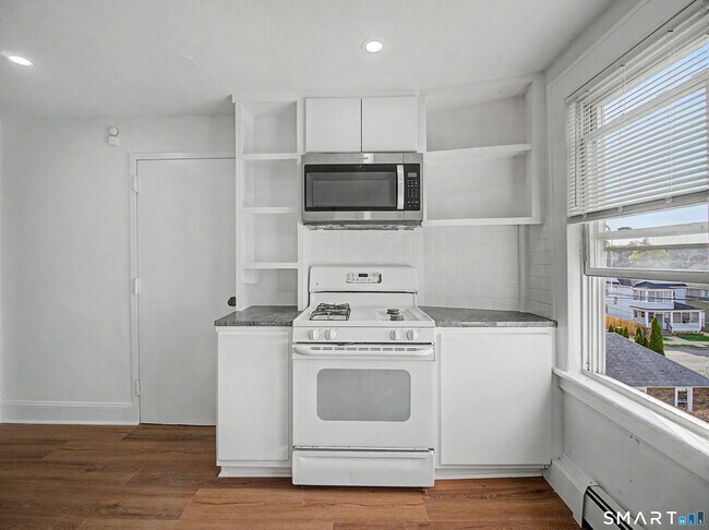 Building Photo - 1872 North Ave