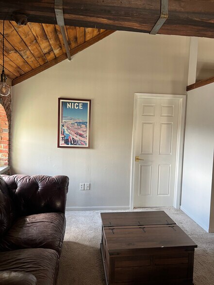 Building Photo - 51 W Blenkner St