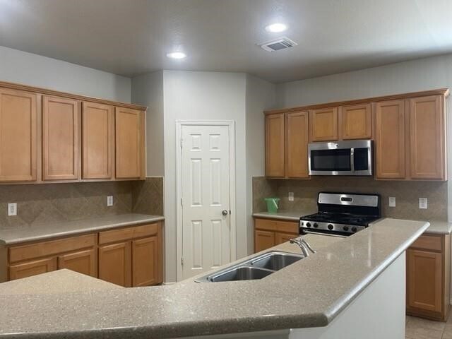 Building Photo - 4023 Jade Cove Ln