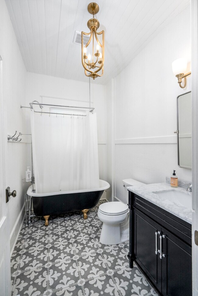 Building Photo - 227 Kershaw St NE