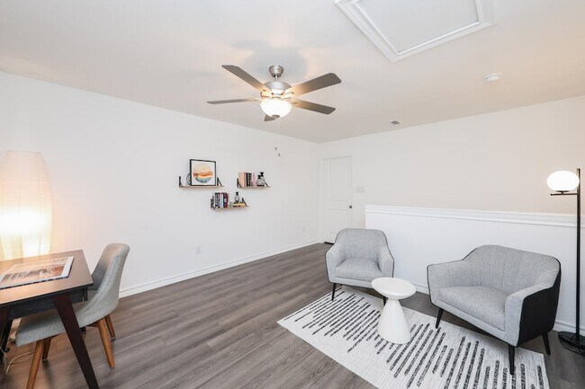 Building Photo - 9902 Bijan Dr