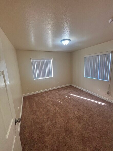 Building Photo - 326 E 101st St