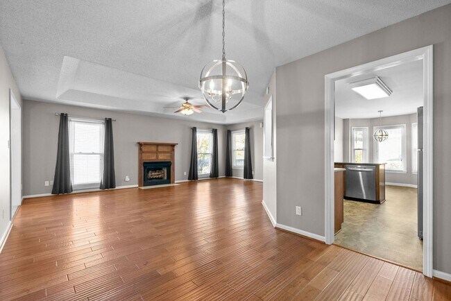 Building Photo - 4 Bedroom Home For Rent in St. B Area of Clarksville!