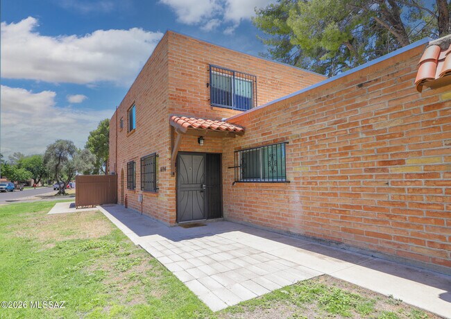 Building Photo - 6596 Calle La Paz