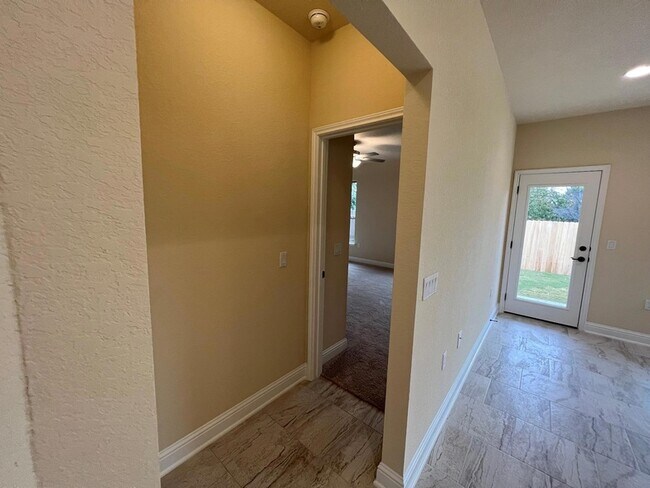 Building Photo - 704 Falkland Trace