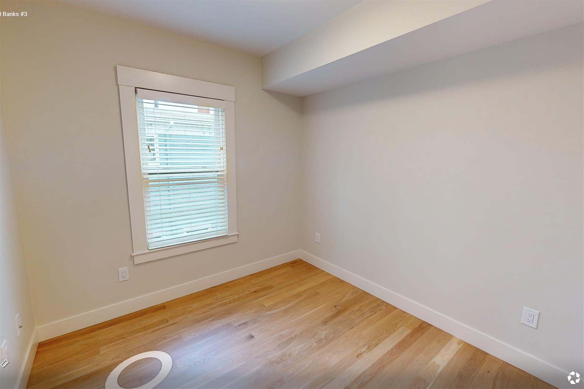 Building Photo - 200 Banks St