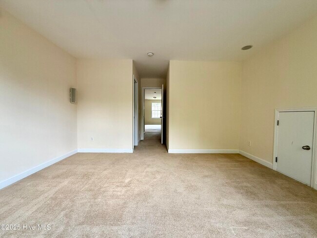 Building Photo - 410 Harkness Cir