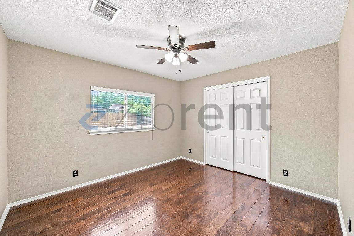 Building Photo - Unit