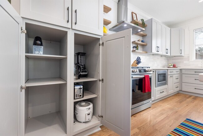 Building Photo - 806 Colorado Ave