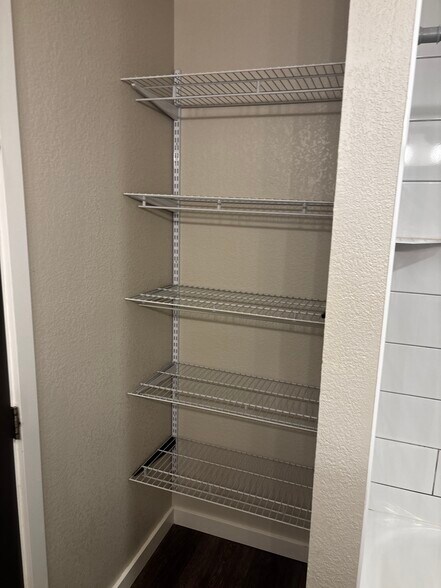 Storage area/bathroom - 8204 Mentra St