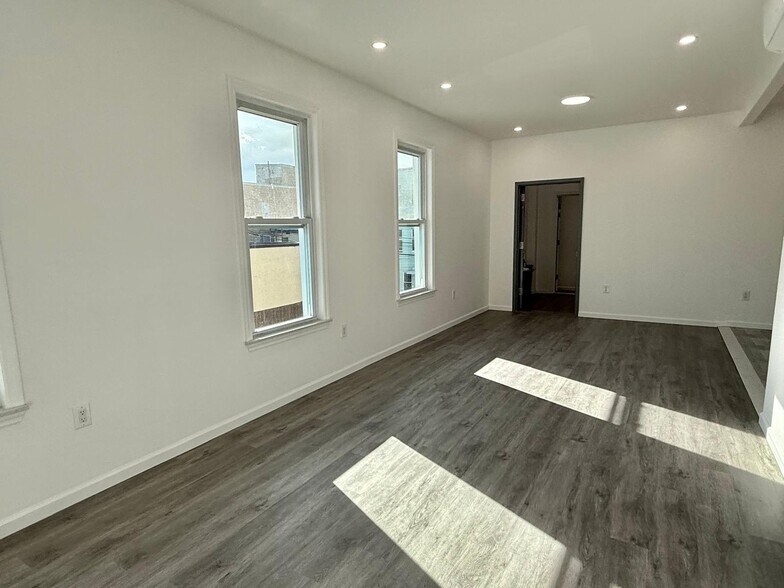 Building Photo - 17 Kearny Ave