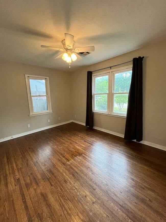 Building Photo - Cute 2 Bed 1 Bath