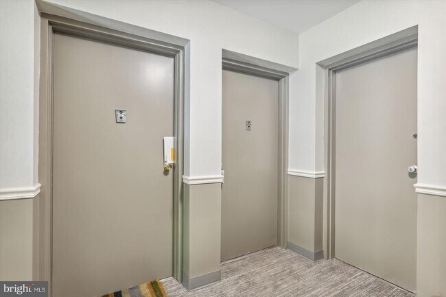 Building Photo - 10631 Montrose Ave