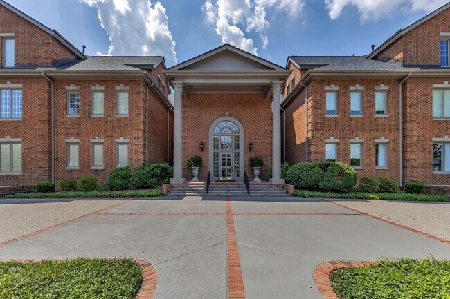 Primary Photo - Newly Renovated Condo in The Westende with...