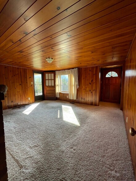 Building Photo - 679 Sand Hill Rd