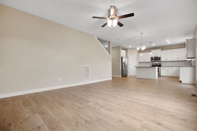 Building Photo - Pet Friendly Four Bedroom!