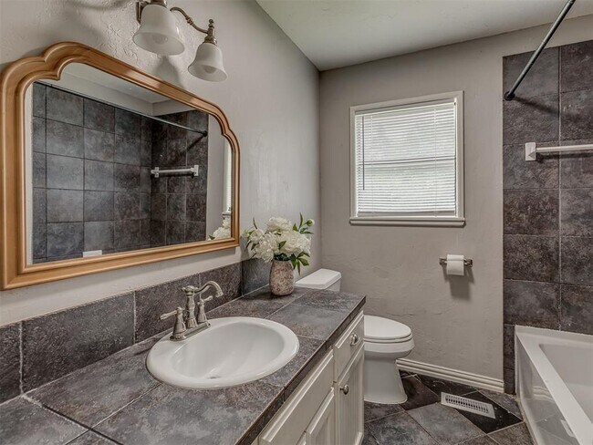 Building Photo - 300 Fretz Ave