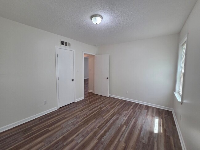 Building Photo - 1495 Alta Vista Ave