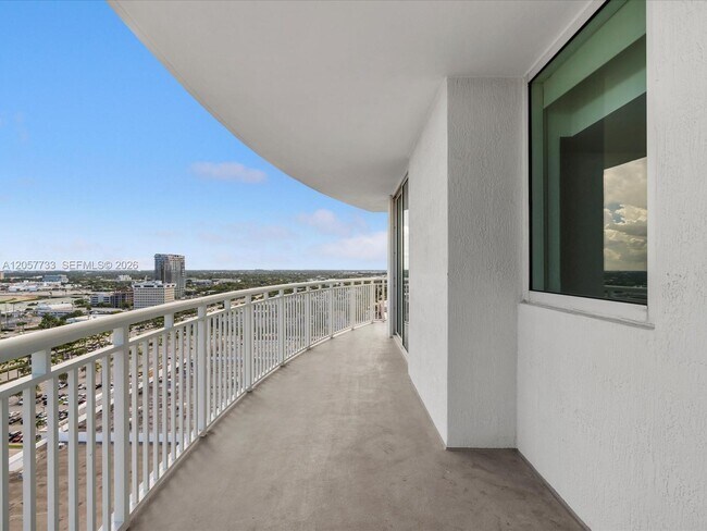 Building Photo - 1745 E Hallandale Beach Blvd