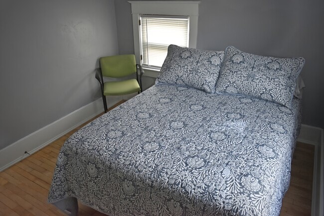 Building Photo - 838 E Washington St