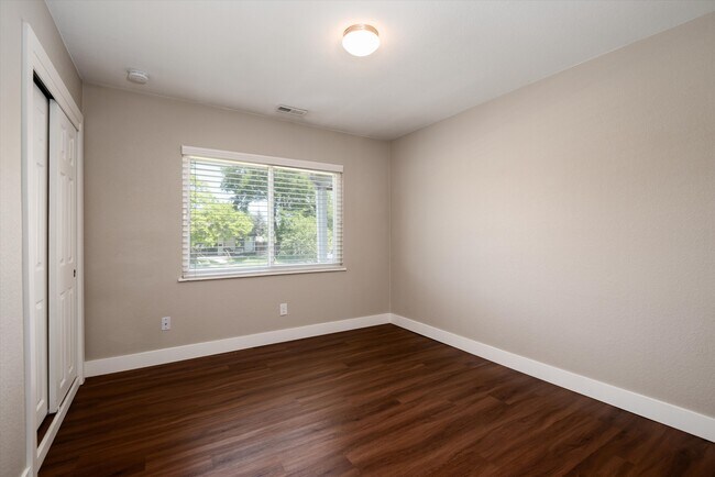 Building Photo - 5290 Highline Pl