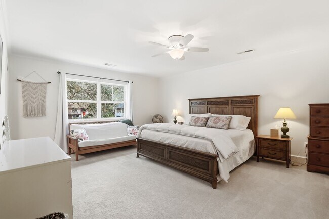 Building Photo - 3Bed/2.5Bath Family Home in Snee Farms