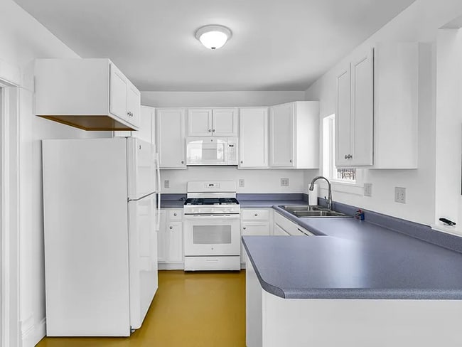 Building Photo - NEW LISTING-5 bedroom, 3 bathroom farmhouse-DeLand, Illinois