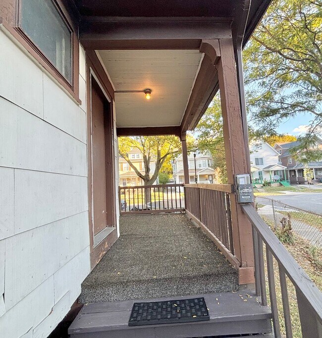 Building Photo - 215-217 Cedarwood Terrace