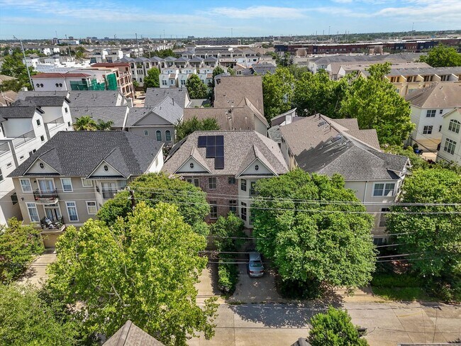 Building Photo - Beautiful Brick Patio Home with Solar and ...