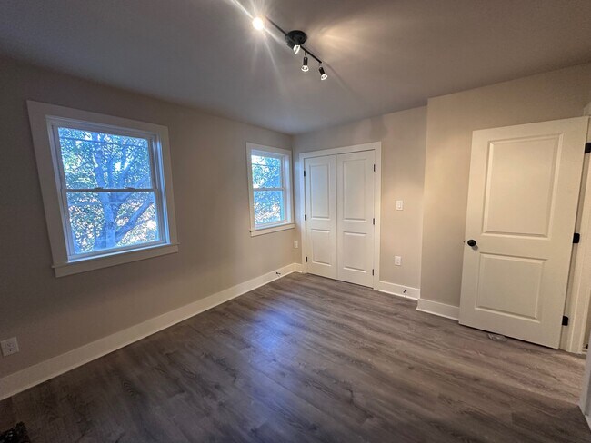 Building Photo - 1526 2nd St SW