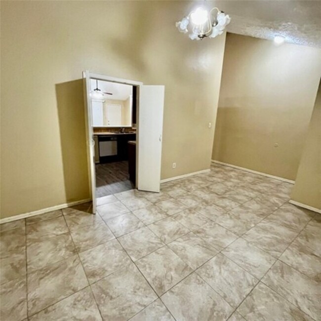Building Photo - 3830 Westheimer Pl Dr