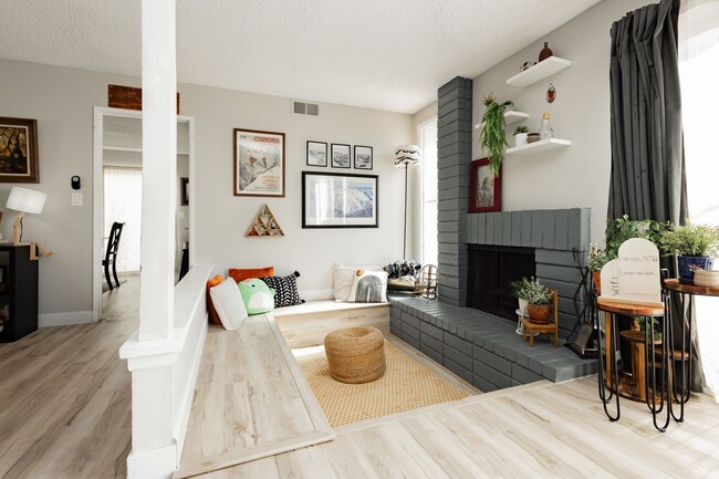 Building Photo - Fully Furnished single story home in Las Vegas with STYLE!