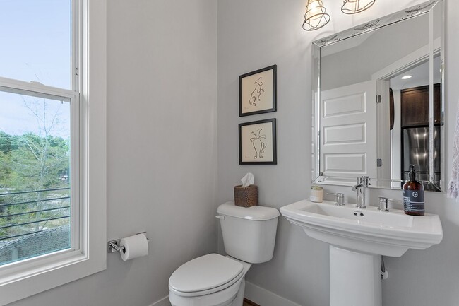 Building Photo - Stunning 3BD, 3.5BA Raleigh Townhome on a ...