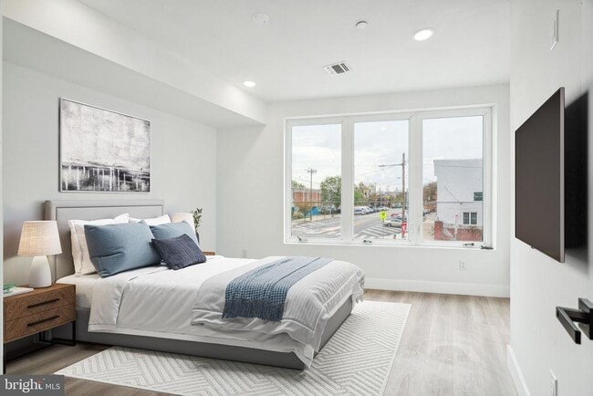 Building Photo - 2330 Frankford Ave