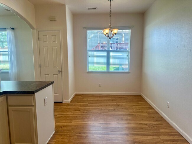 Building Photo - 6345 Chardonnay St