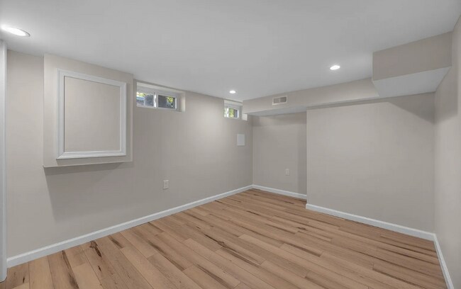 Building Photo - 121 N Patterson Park Ave