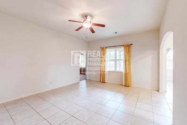 Building Photo - 3 Bedroom Single-Story Home available For ...