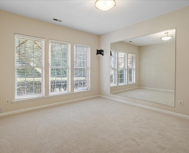 Building Photo - Gorgeous Townhome in Great Raleigh Location!
