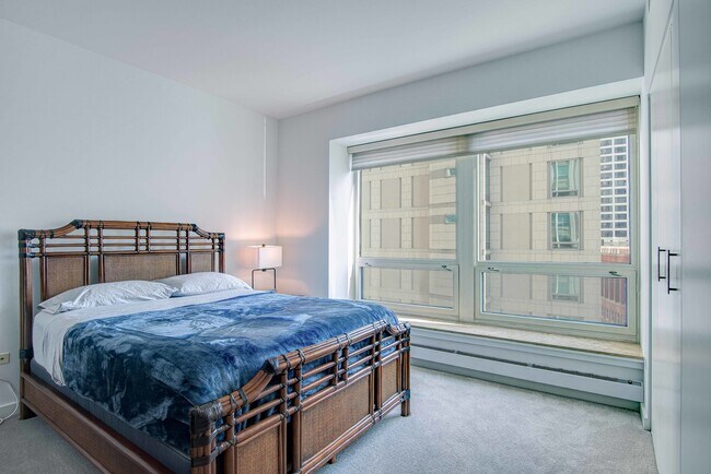 Building Photo - 57 E Delaware Pl