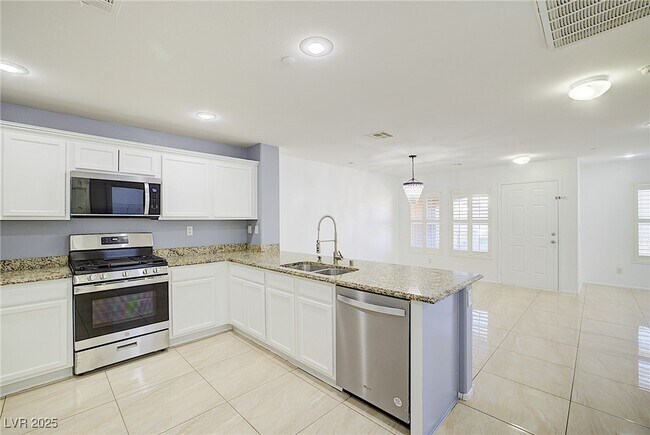 Building Photo - 2120 Waterlily View St