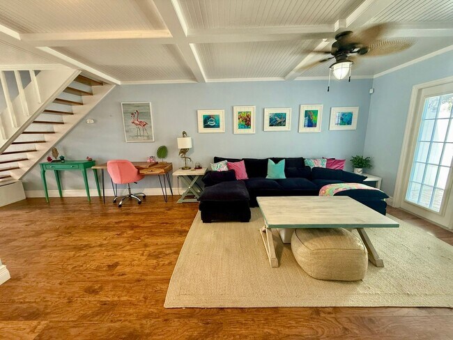 Building Photo - Beautiful 2 Bedroom Townhome in NSB with p...