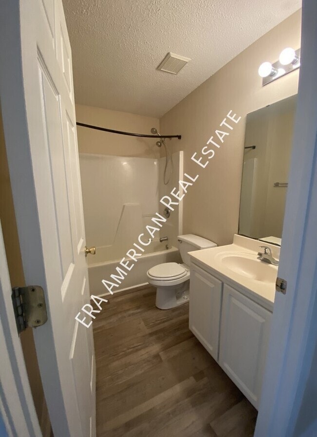 Building Photo - 6909 Leisure St