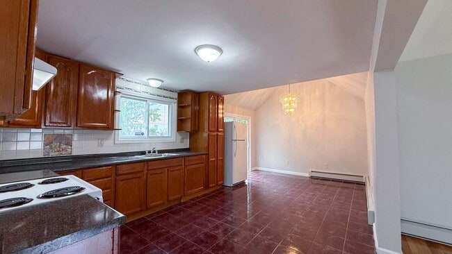 Building Photo - Gorgeous single-family home near Hartford ...