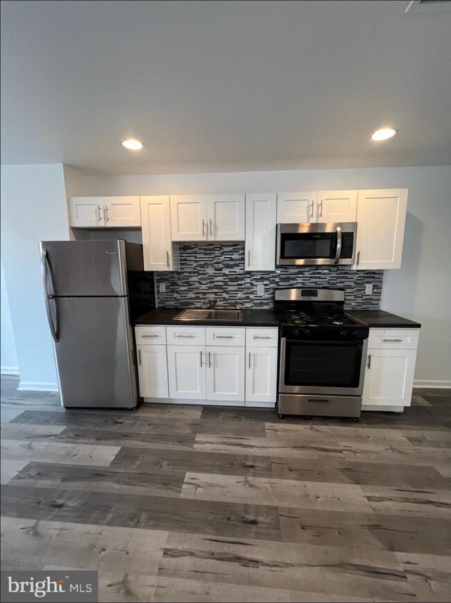 Building Photo - 206 S 53rd St
